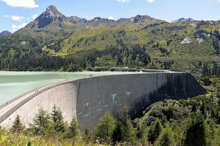 Partenen V – Fahrzeug im Stausee aufgefunden