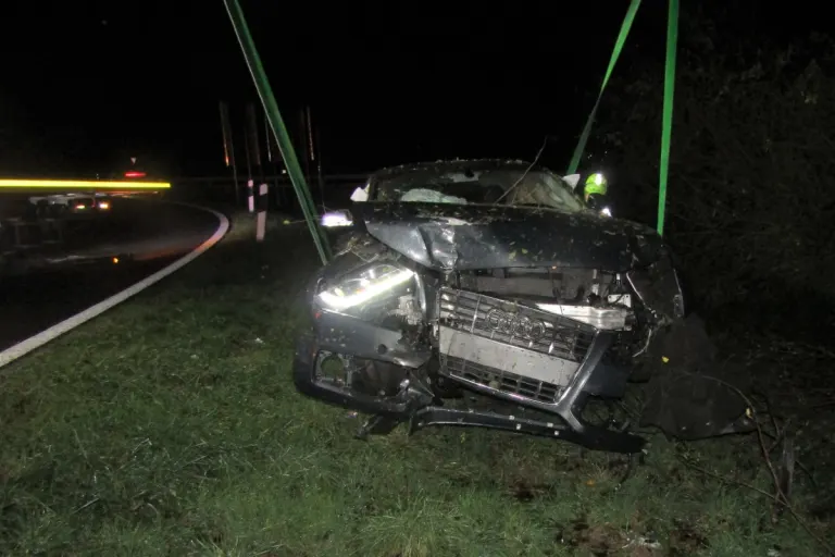 Benken SG - Kontrolle über Audi verloren und auf A3 verunfallt 