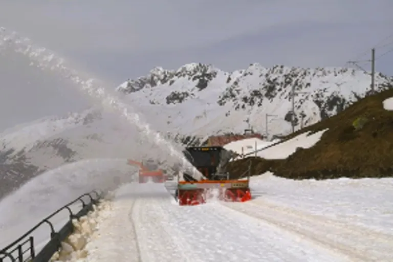 Wintersperre auf Urner Alpenpässe: Räumungsarbeiten starten