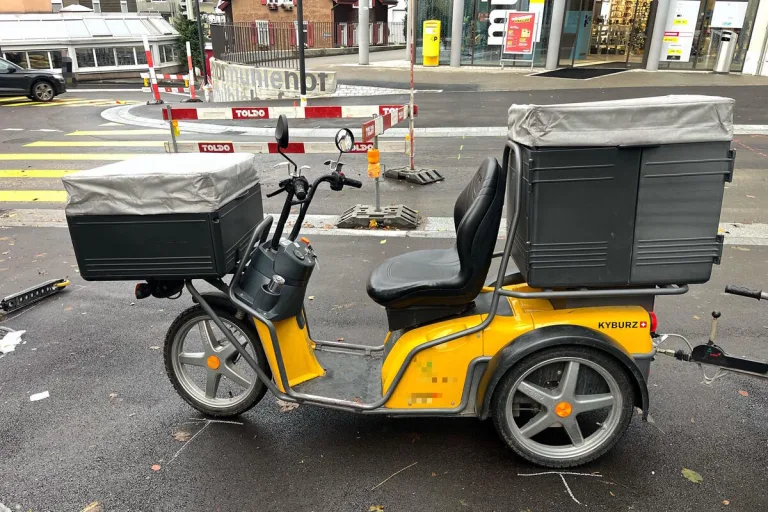 Unfall in Uzwil SG - Kollision zwischen Kleinmotorrad und ein Kickboard