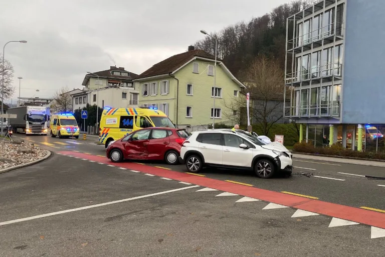 Trimbach SO – Zwei Autolenker bei Kollision verletzt
