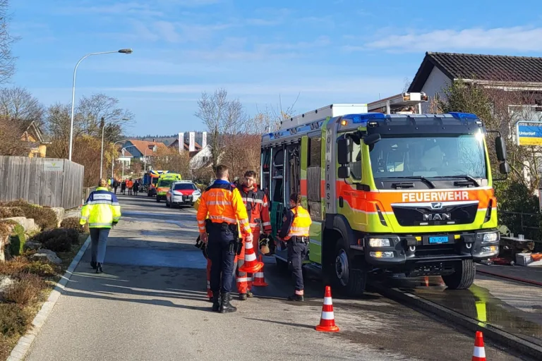 Uhwiesen ZH –  Brand in einem Mehrfamilienhaus