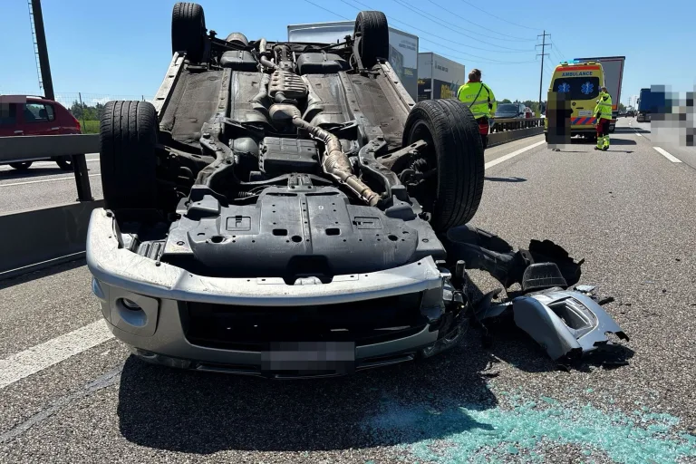 Niederbipp BE – Auto überschlägt sich bei Unfall auf der A1