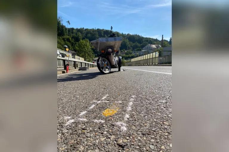 Drama in Aathal ZH – Fahrzeuglenkerin nach schwerem Unfall verstorben