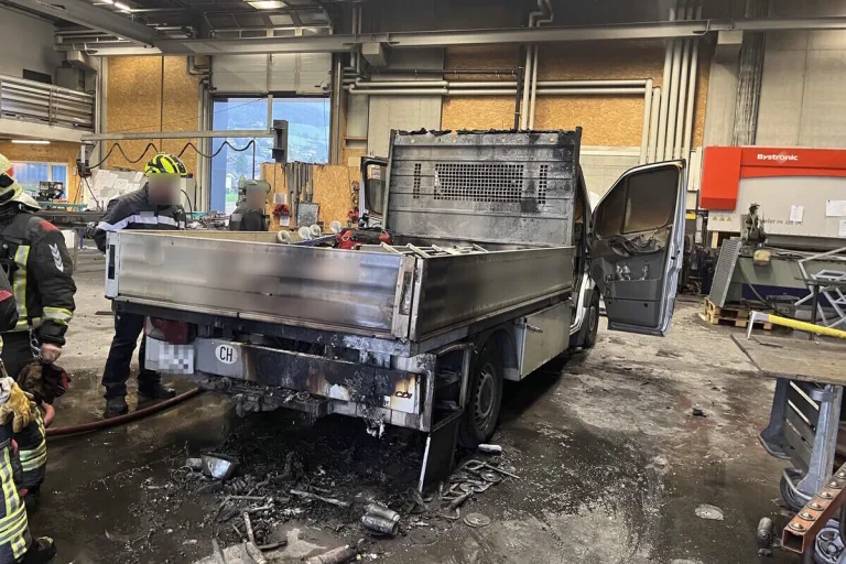 Marbach SG - Lieferwagen in Brand geraten