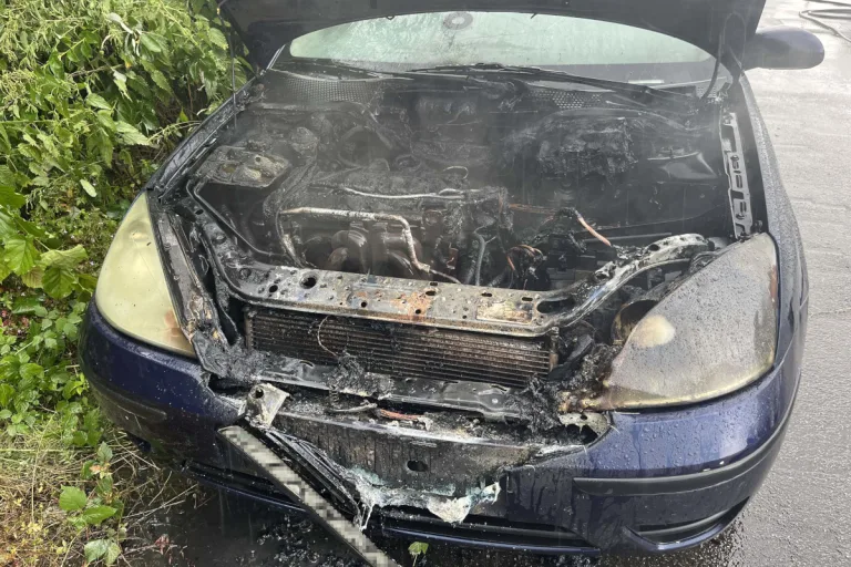 Safenwil AG – Zeugenaufruf nach Brand eines Autos am Bahnhof