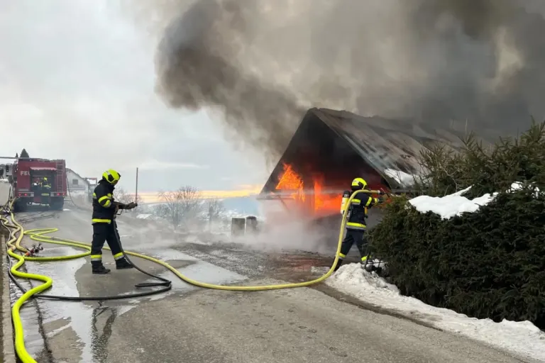 Stallhofen – Werkstatt und Garage in Brand geraten