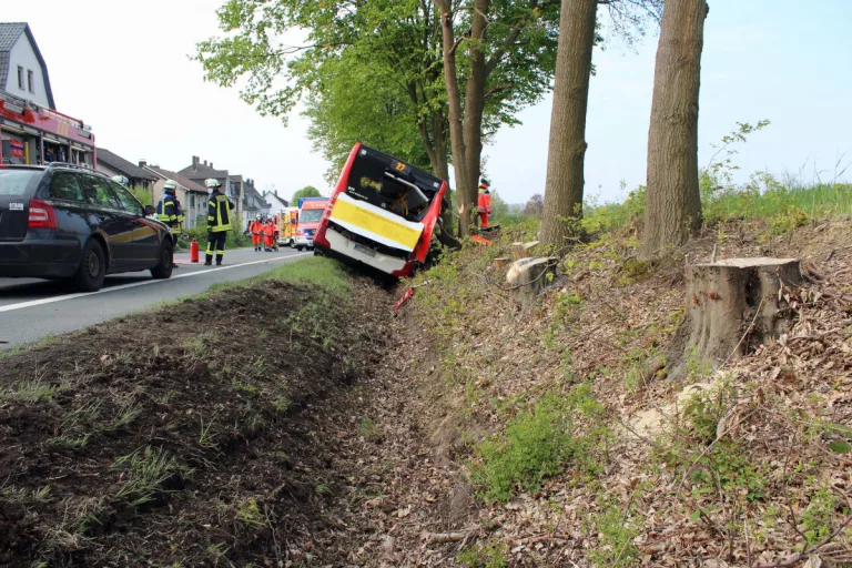 Fröndenberg – Drei Schwerverletzte bei Verkehrsunfall eines Linienbusses