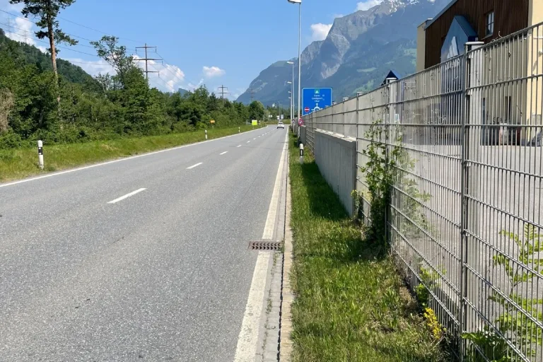 Gefährliche Aktion in Zizers GR - Mehrere Schachtdeckel auf der Tardisstrasse entfernt