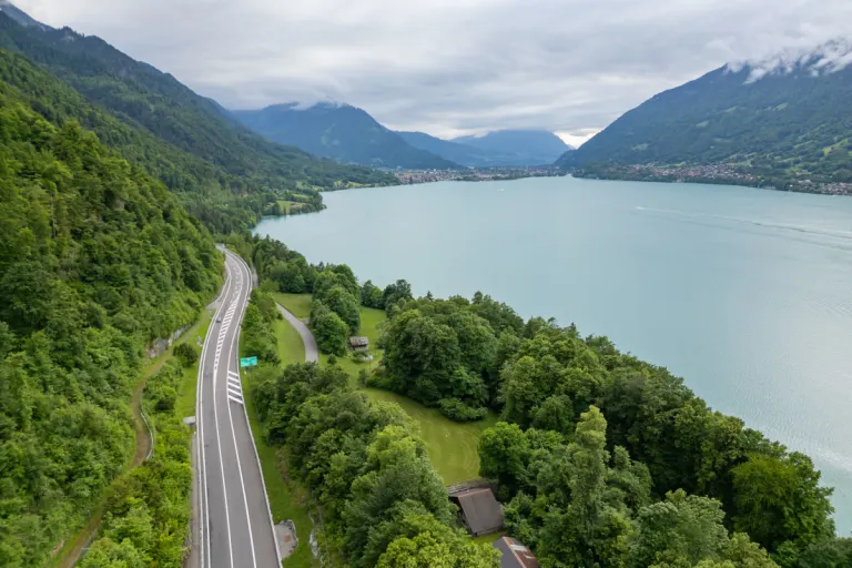 Tunnelsperrungen auf der A6 und A8 im Berner Oberland