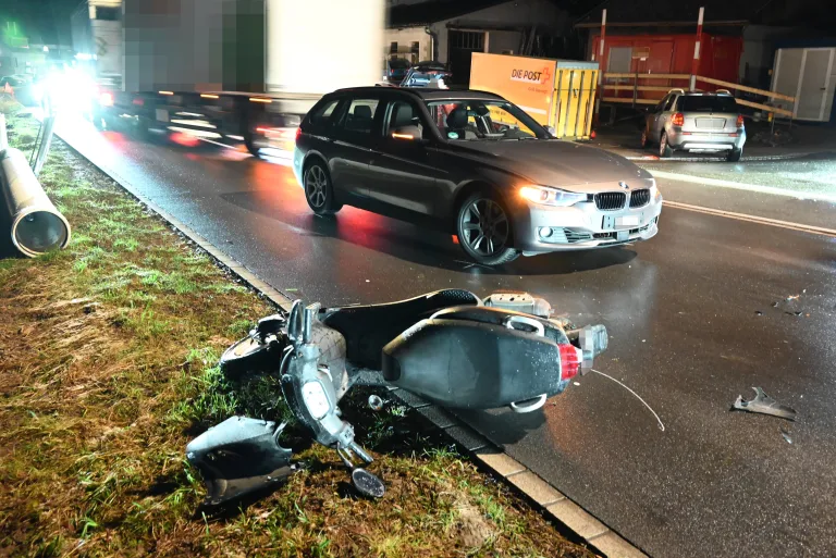 Eggersriet SG – Zusammenprall zwischen Auto und Motorrad