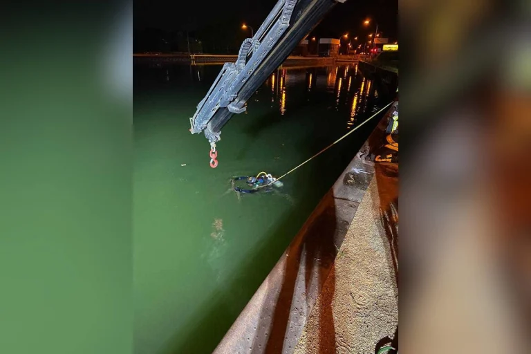 Gelsenkirchen – Bergung eines Pkw aus dem Rhein-Herne-Kanal