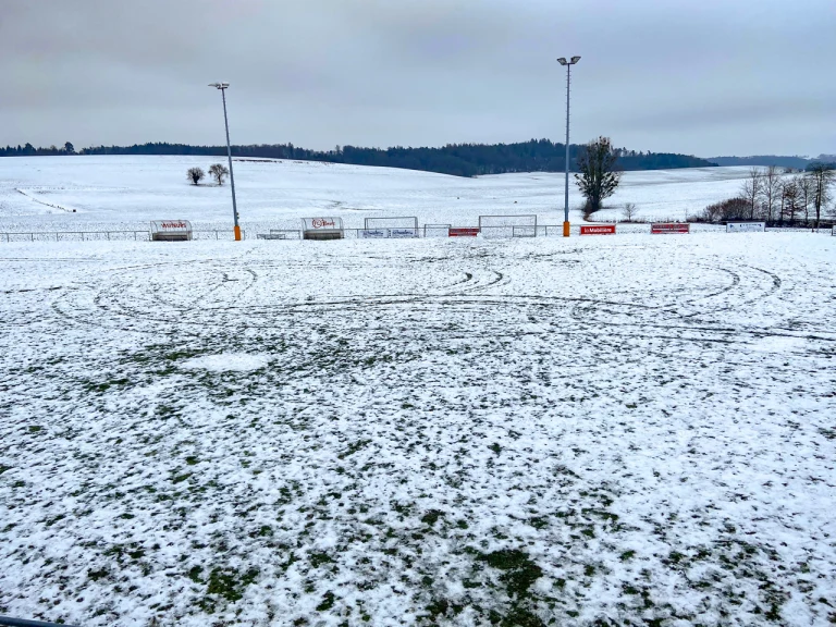 Kanton Freiburg – Drei Fussballplätze verwüstet