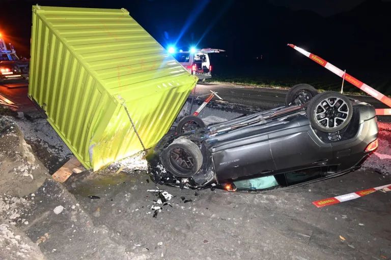 Unfall in Sargans SG - Fahrunfähig in einer Baugrube gelandet 