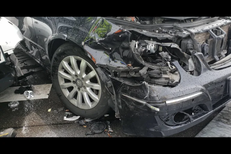 Haan – Rotlicht übersehen und Unfall gebaut