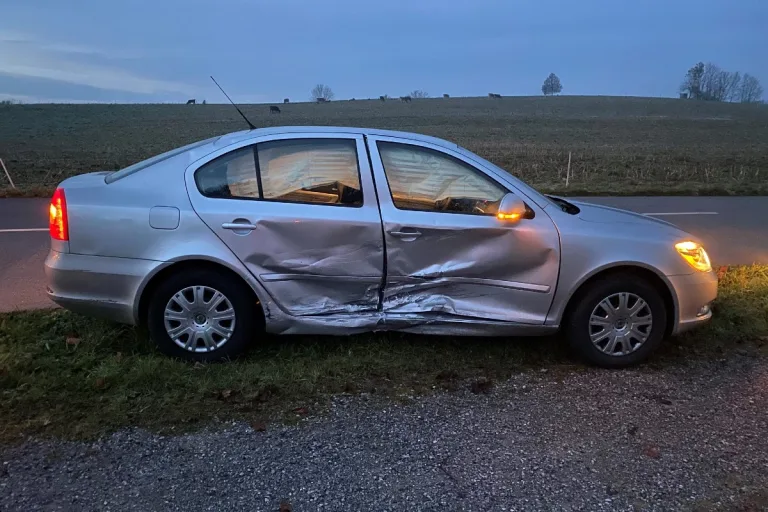 Uster - Verkehrsunfall zwischen zwei Fahrzeugen
