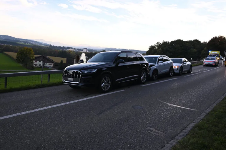Züberwangen SG – Drei Autos in Unfall verwickelt