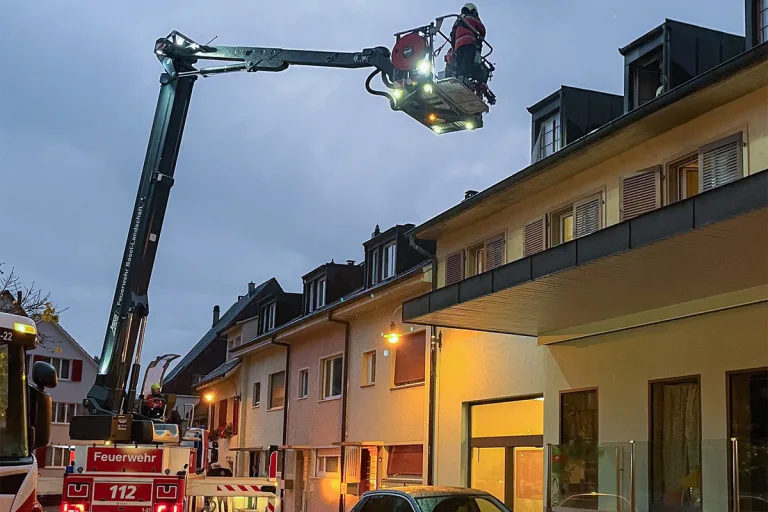 Laufen BL – Feuerwehr löscht Wohnungsbrand