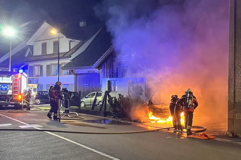 Oberdorf BL – Auto in Vollbrand 