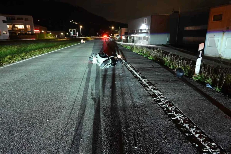 Berneck SG - Rollerfahrer bei Unfall verletzt