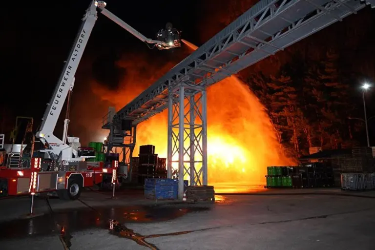 Schattdorf UR - Grossbrand in Recyclingcenter