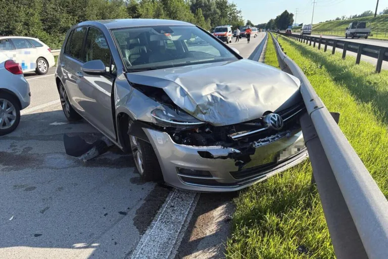 Salez SG – Auffahrunfall mit vier Fahrzeugen auf der A13