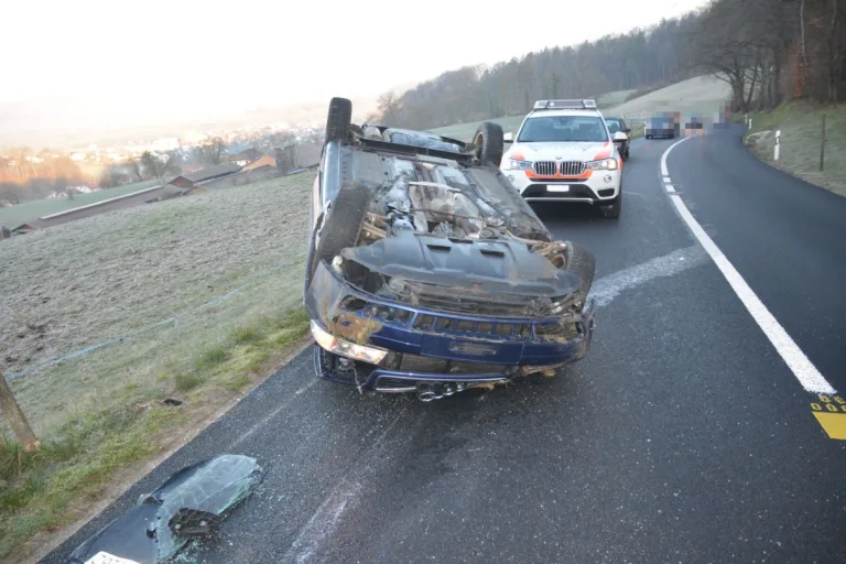 Breitenbach SO - Totalschaden nach spektakulärem Selbstunfall