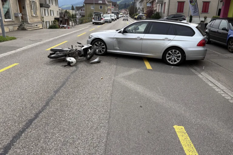Wattwil SG – Motorradfahrerin bei Unfall verletzt