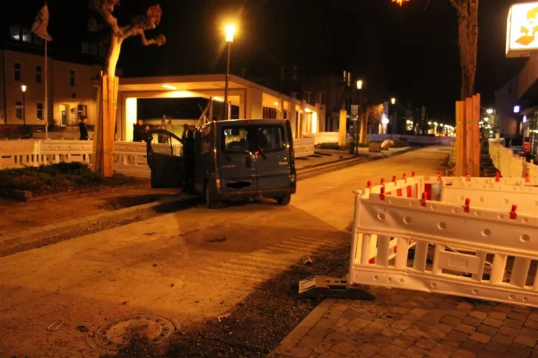 Kreuzau – Betrunkener Fahrer prallt gegen Laterne