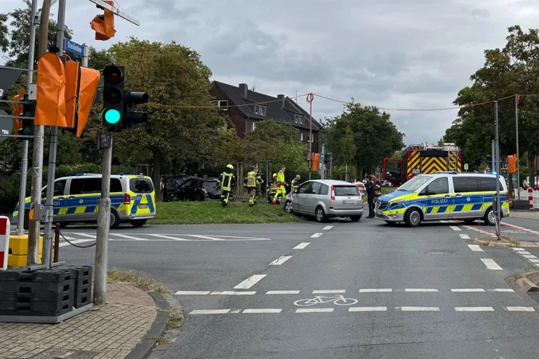 Oberhausen NW – Drei Verletzte bei Kreuzungsunfall