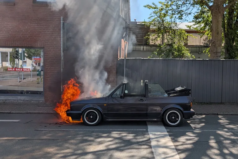 Bremervörde – VW Golf 1 Cabrio nach Brand zerstört