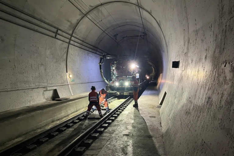 Lötschberg-Basistunnel nach Wassereintritt wieder befahrbar 