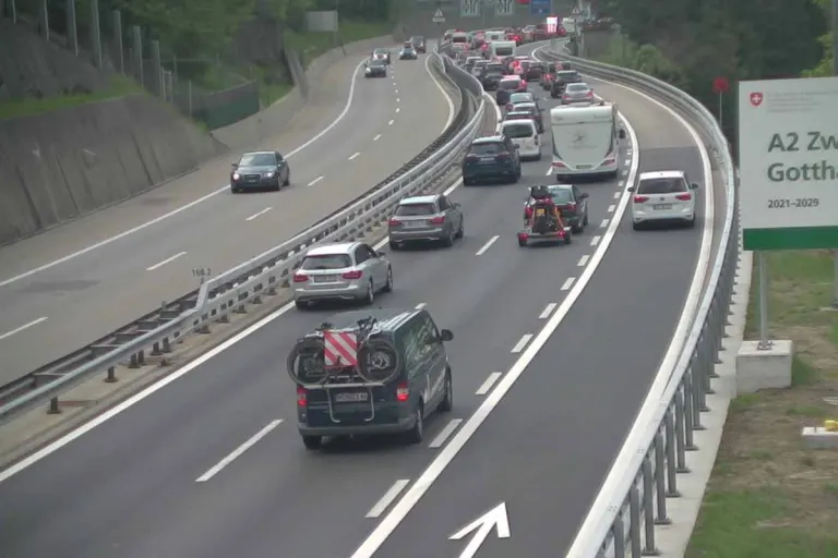 Gotthard Stau am Pfingstmontag 29.05.2023 - Verkehrssituation auf der A1 LIVE