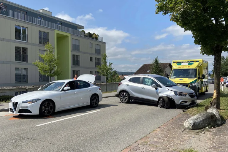 Döttingen AG - Unter Drogeneinfluss einen Verkehrsunfall verursacht