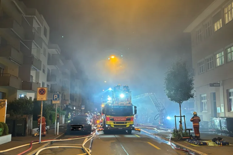 Zürich Oerlikon ZH – Brand in einem Geschäftsgebäude im Kreis 11