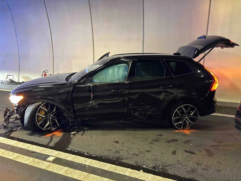Hinterrhein GR – Heftiger Unfall legt San-Bernardino-Tunnel lahm