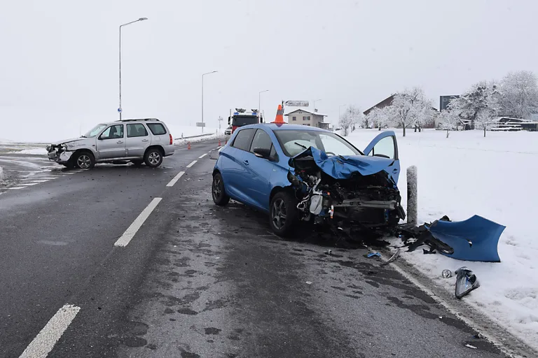 Kottwil LU  - Zwei Personen bei Unfall verletzt