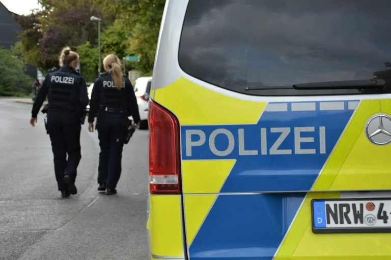 Zeugenaufruf in Ratingen NW – Exhibitionist belästigt Frau