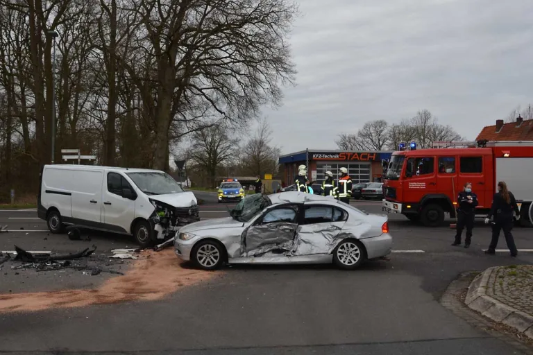 Mulmshorn - Schwerer Unfall auf der B71 mit drei Verletzten
