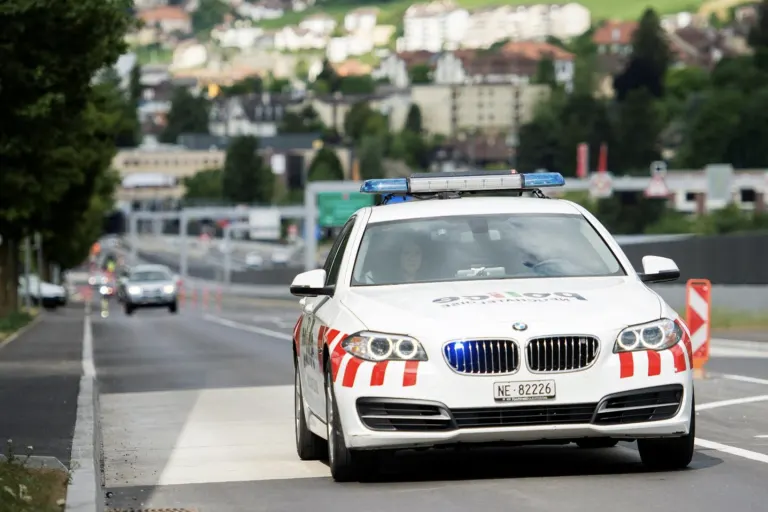 La Chaux-de-Fonds NE – Unfall zwischen Motorradfahrer und PW