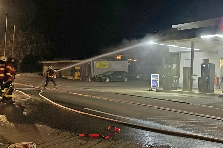 Lommis TG – Brand auf dem Vordach einer Tankstelle