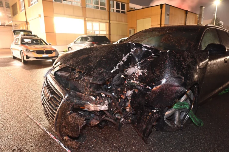 Unfall in Gossau SG – Betrunken gegen Baum gekracht