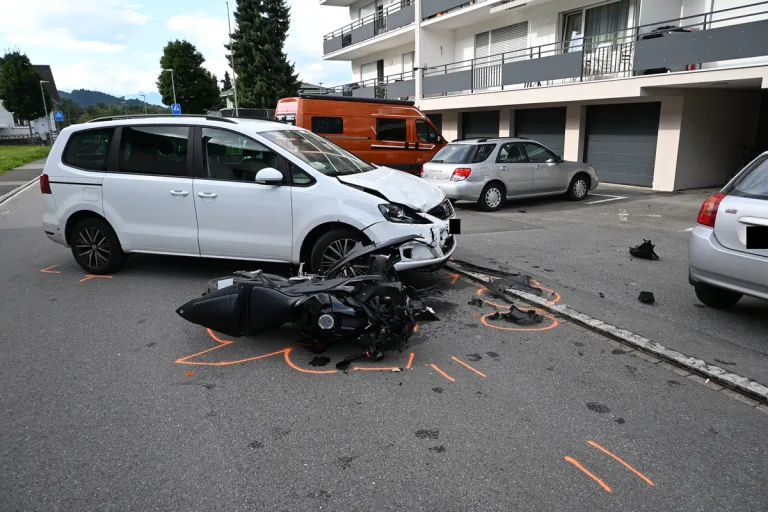 Balzers FL – Motorradfahrerin bei Unfall schwer verletzt