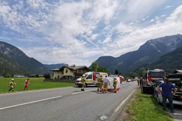 St. Martin bei Lofer – Kastenwagen gerät auf die Gegenfahrbahn und verursacht Kollision