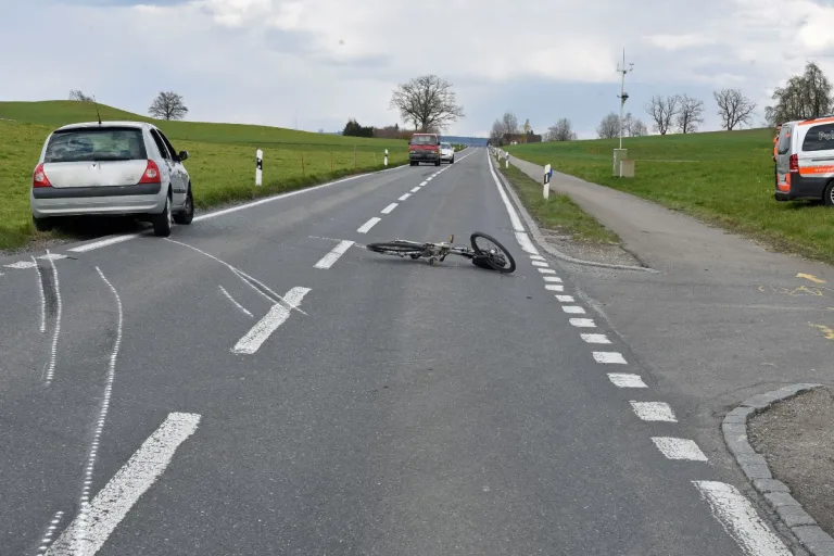 Buttisholz LU - Radfahrer bei Kollision mit Auto verletzt