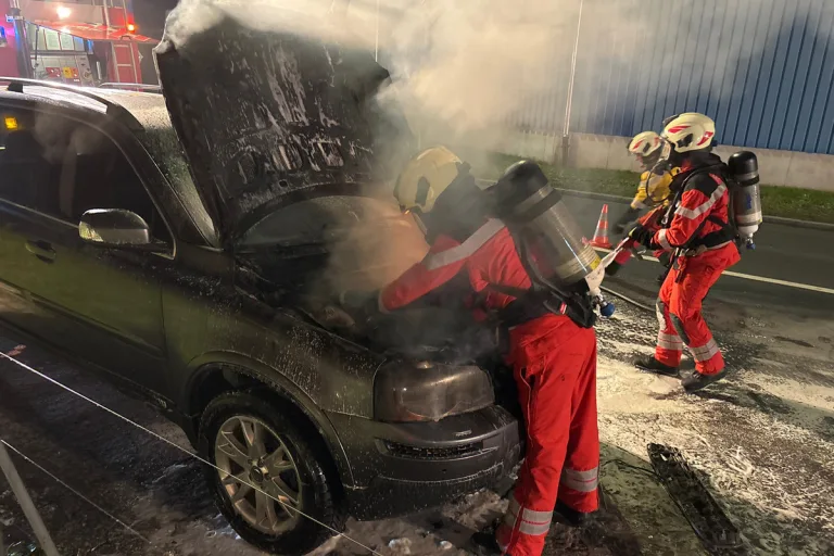 Bilten GL – Auto fängt Feuer während der Fahrt 