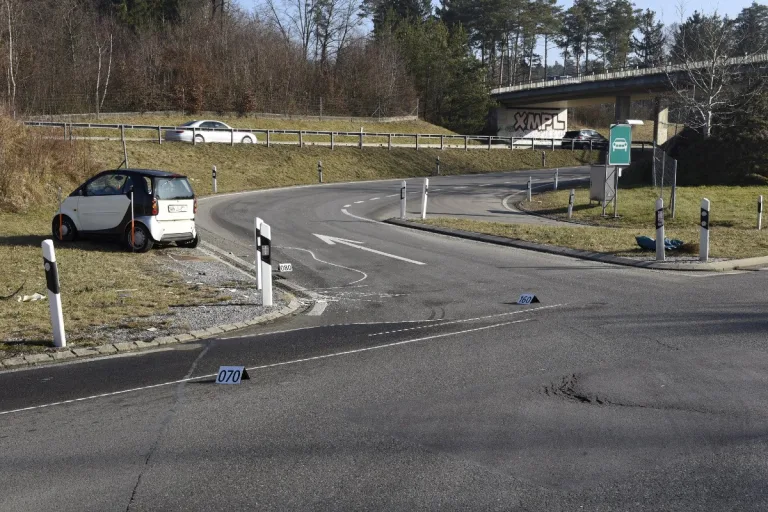 Henggart ZH - Frau bei Verkehrsunfall verletzt