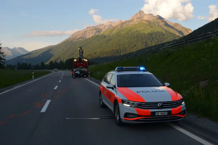 Unfall in S-chanf GR – Motorradfahrer verletzt sich bei Sturz