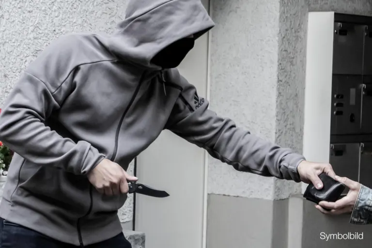 15-Jähriger in Essen beraubt – Kripo sucht Zeugen – Bitte verbreitenEssen