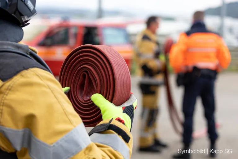 Niederglatt SG - Gegen einen Hydranten geprallt - Sachschaden von einer Million Franken